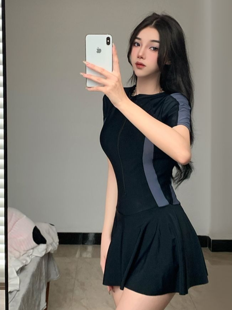 ชุดว่ายน้ำวันพีซแบบสุภาพสำหรับ - Spa & Wellness Komplex Bristol Royal * * * * บทวิจารณ์และราคา